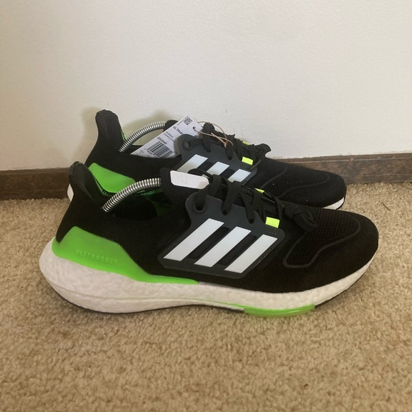 Adidas Ultraboost 22. Men’s size 11 - Picture 4 of 10